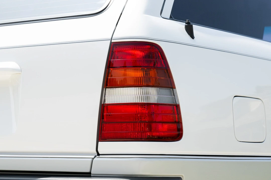 1990 Mercedes-Benz W124 E-Class - Image 13 of 31