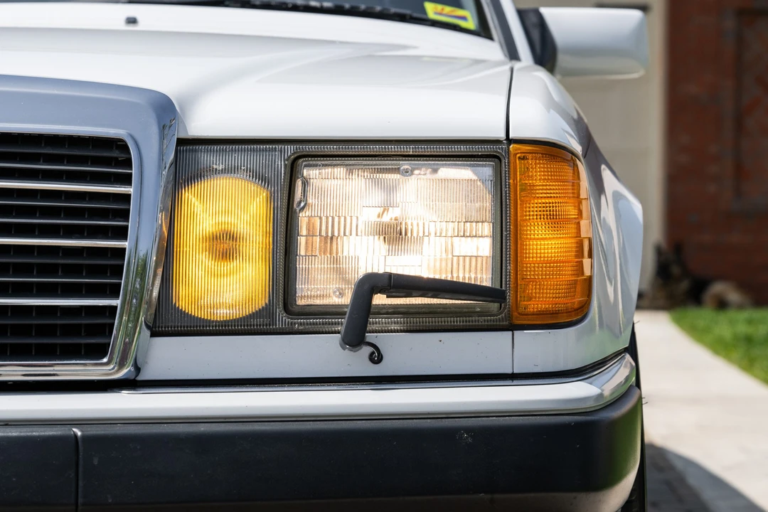 1990 Mercedes-Benz W124 E-Class - Image 11 of 31