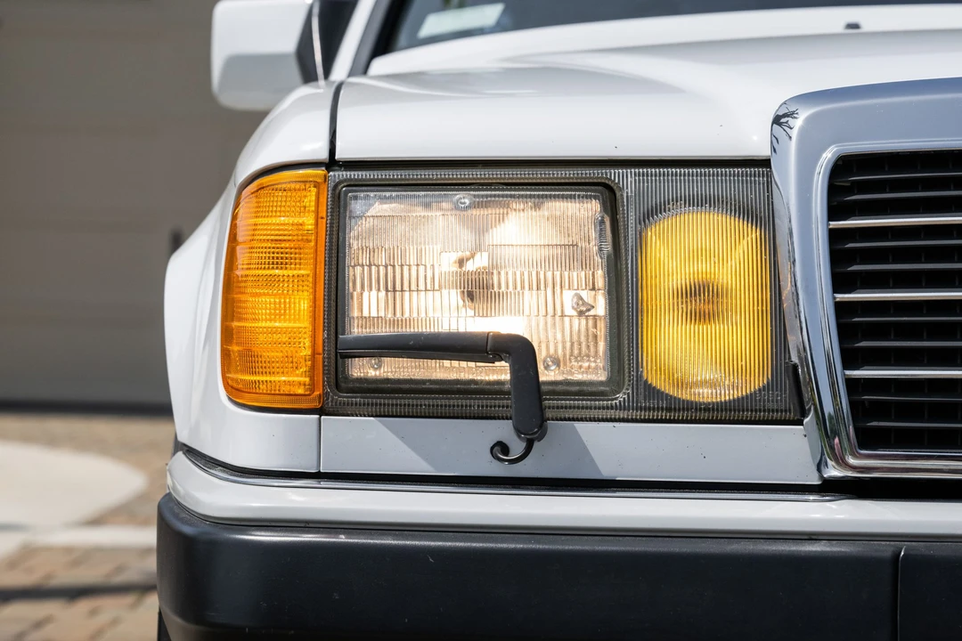 1990 Mercedes-Benz W124 E-Class - Image 10 of 31