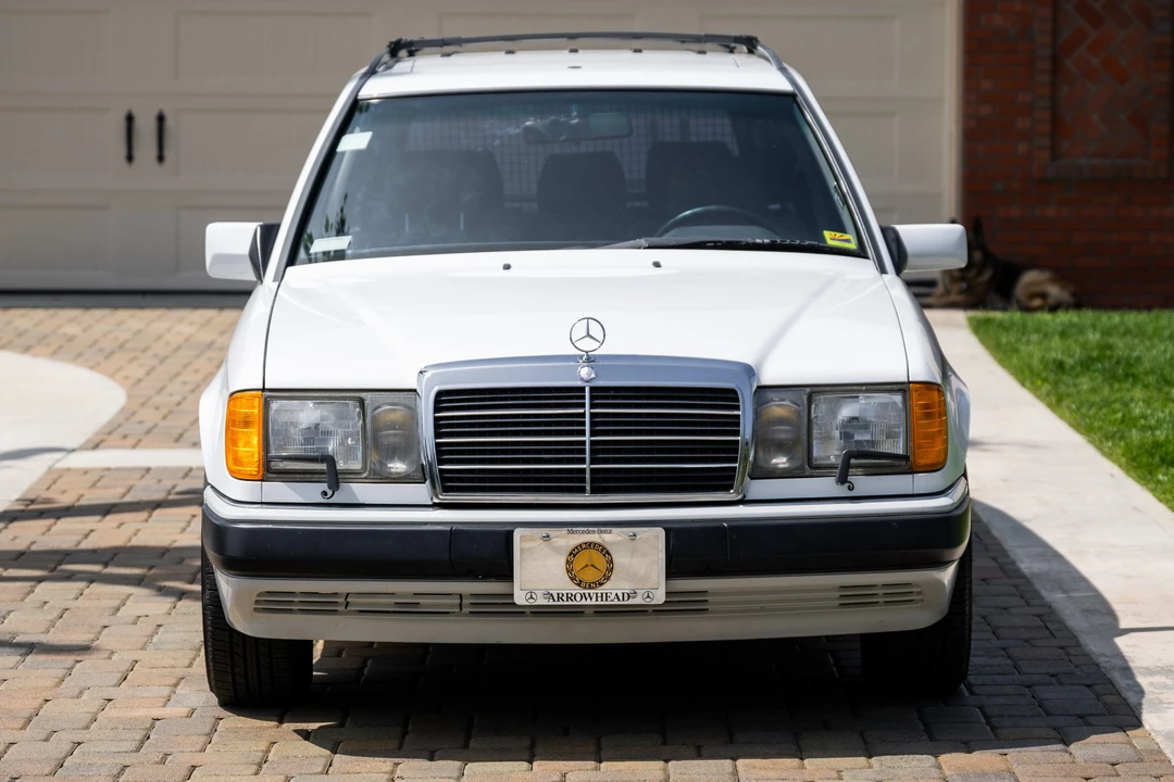 1990 Mercedes-Benz W124 E-Class - Image 2 of 31
