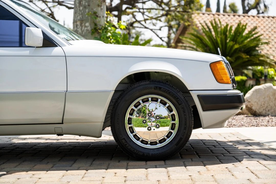 1990 Mercedes-Benz W124 E-Class - Image 18 of 31