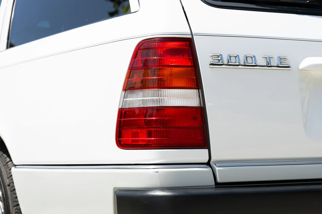 1990 Mercedes-Benz W124 E-Class - Image 12 of 31