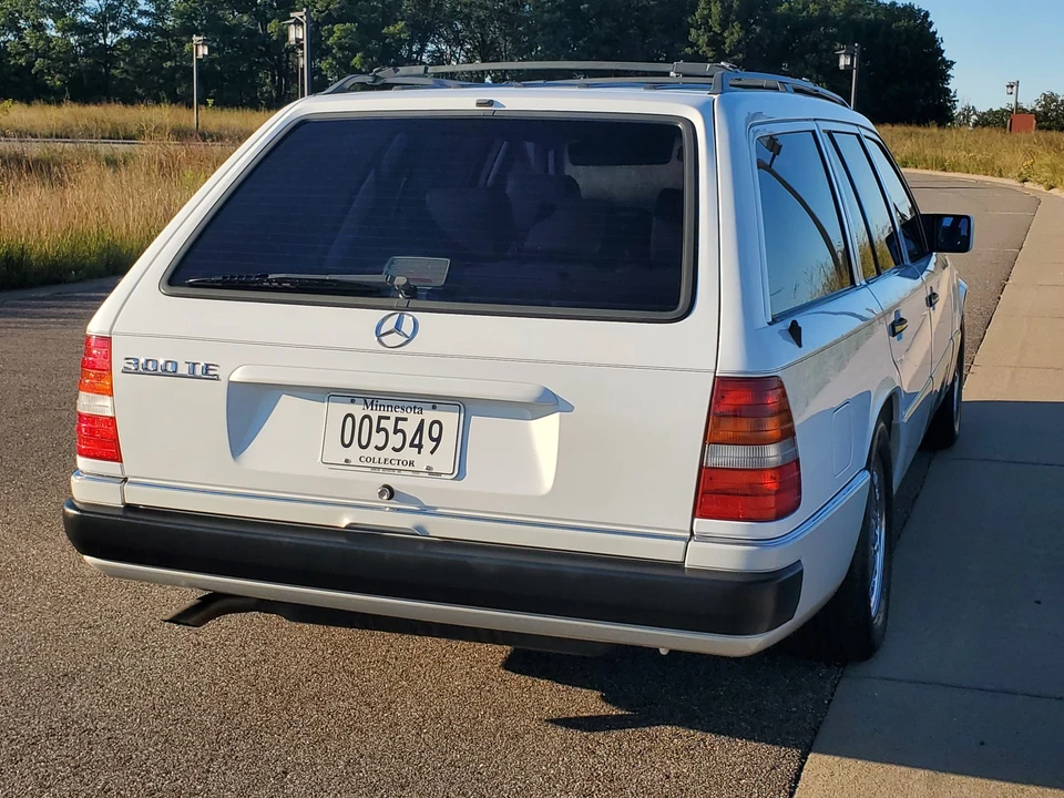 1990 Mercedes-Benz W124 E-Class - Image 9 of 31