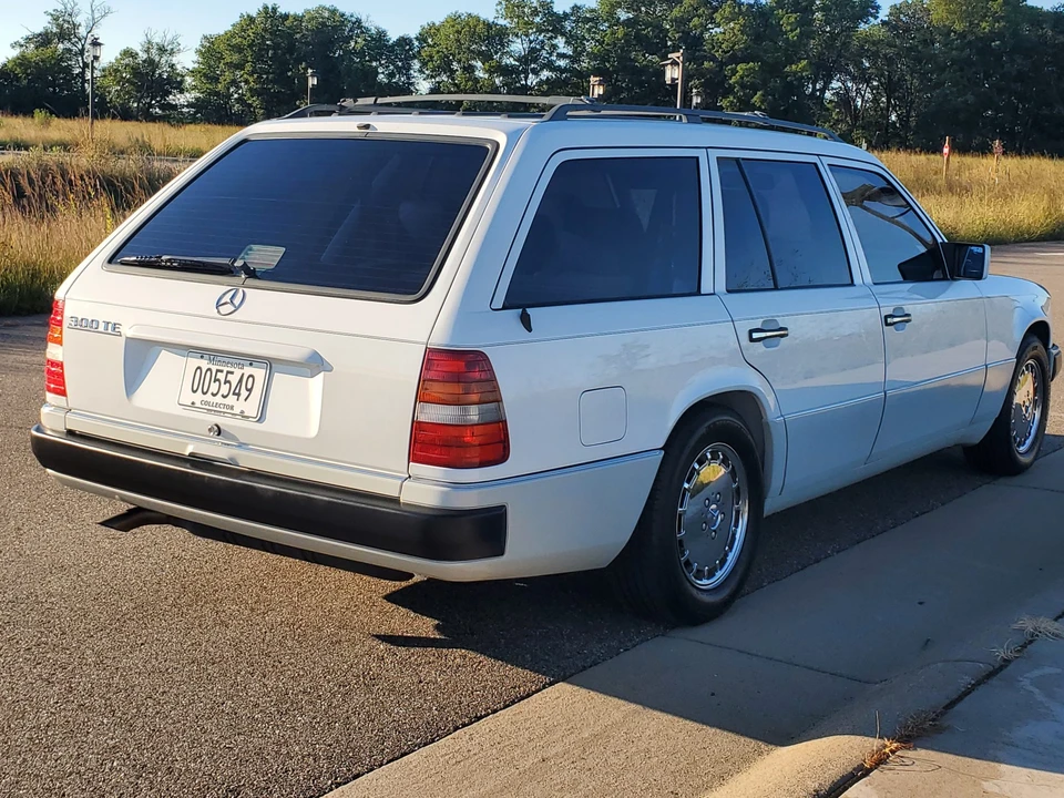 1990 Mercedes-Benz W124 E-Class - Image 10 of 31