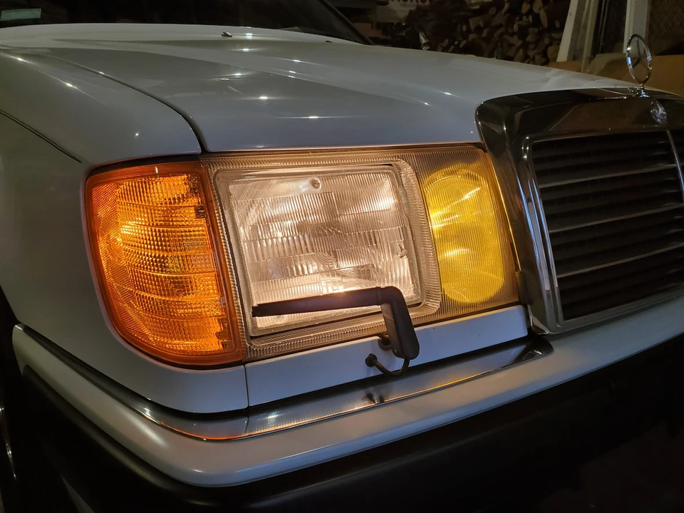 1990 Mercedes-Benz W124 E-Class - Image 12 of 31