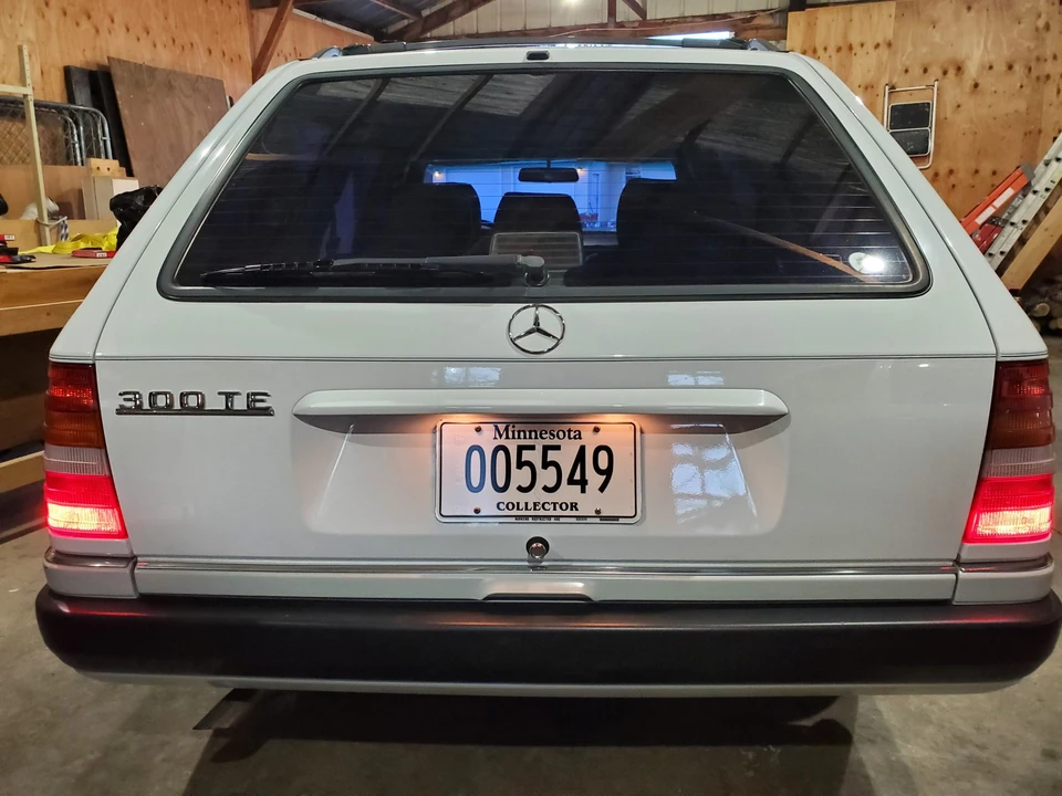 1990 Mercedes-Benz W124 E-Class - Image 23 of 31