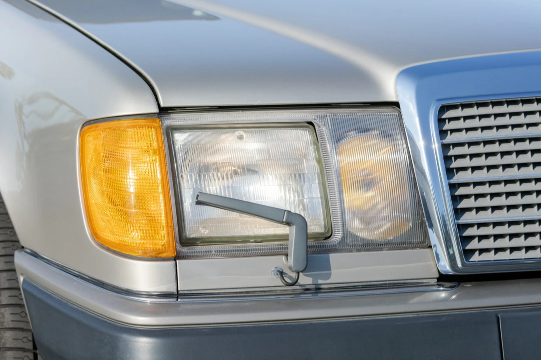 1990 Mercedes-Benz W124 E-Class - Image 13 of 31