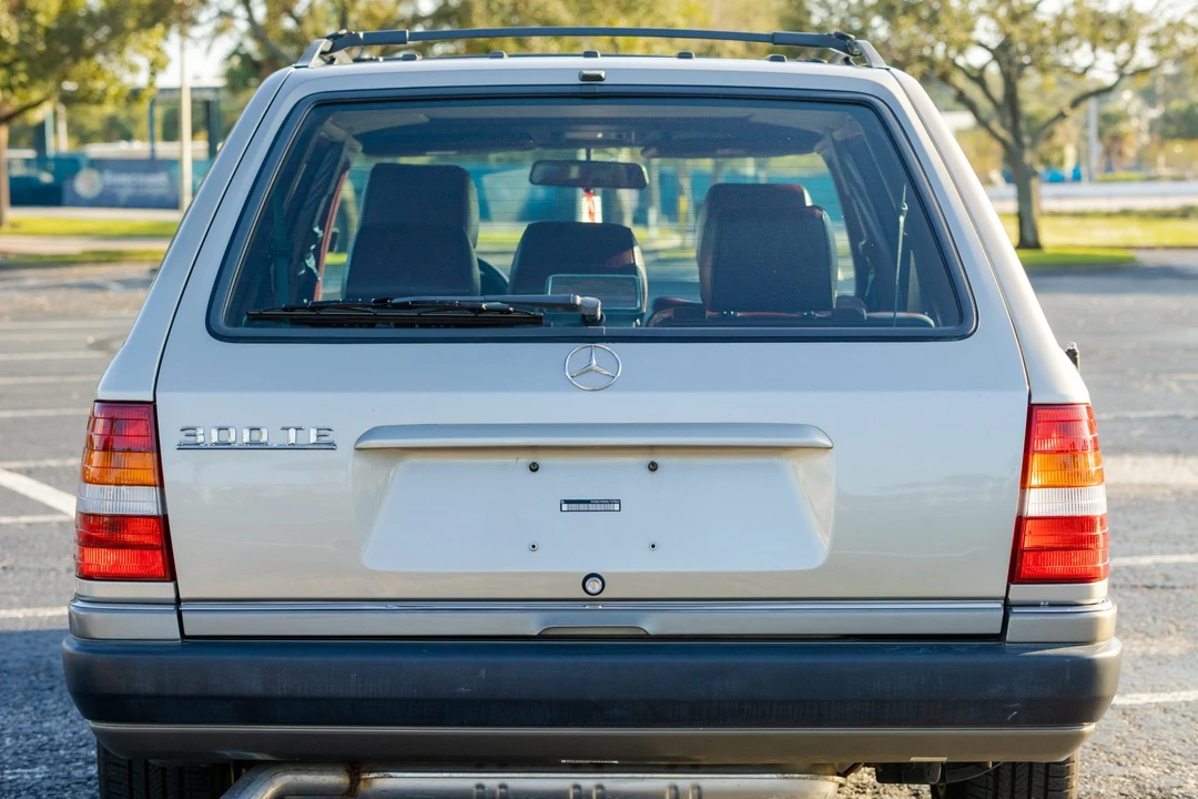 1990 Mercedes-Benz W124 E-Class - Image 15 of 31