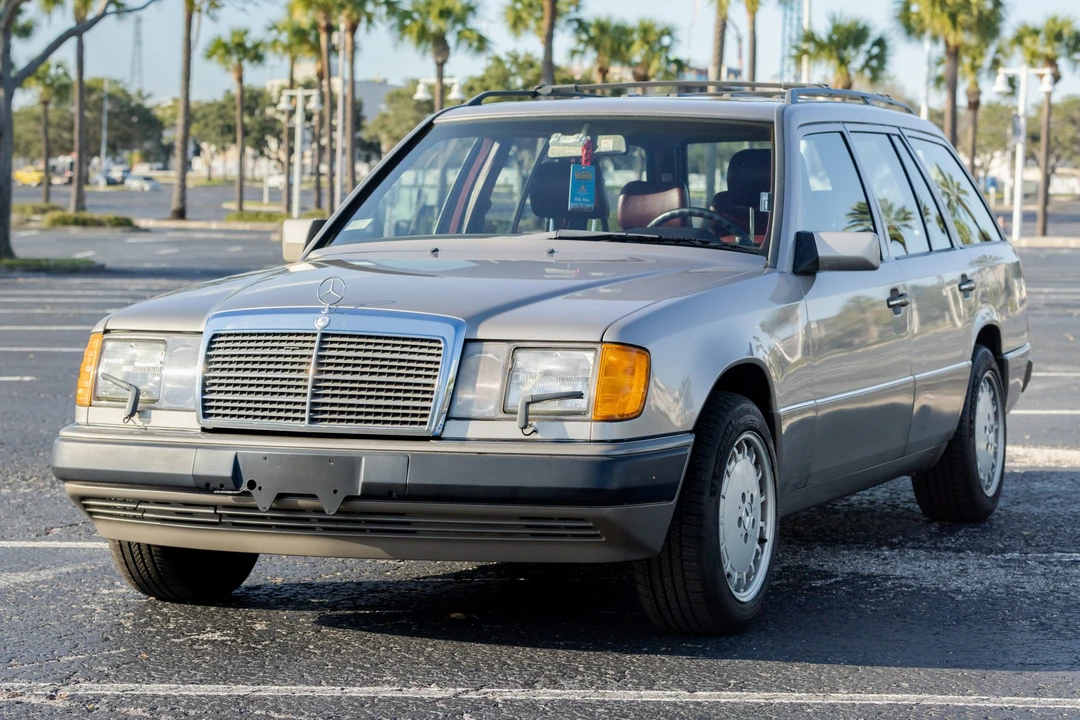 1990 Mercedes-Benz W124 E-Class - Image 2 of 31