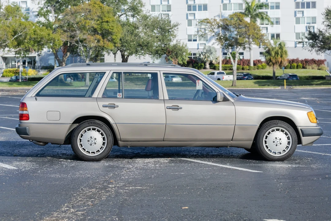 1990 Mercedes-Benz W124 E-Class - Image 5 of 31