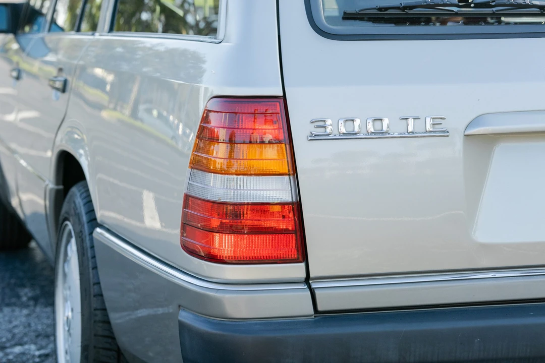 1990 Mercedes-Benz W124 E-Class - Image 16 of 31