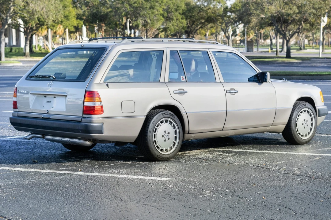 1990 Mercedes-Benz W124 E-Class - Image 6 of 31