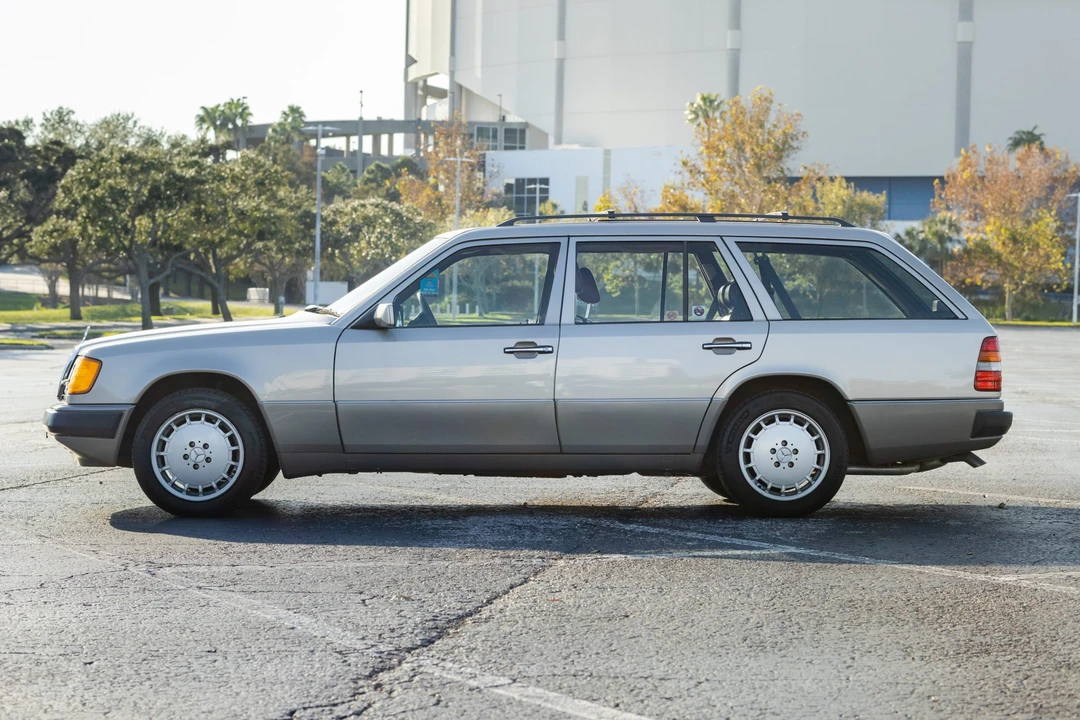 1990 Mercedes-Benz W124 E-Class - Image 9 of 31