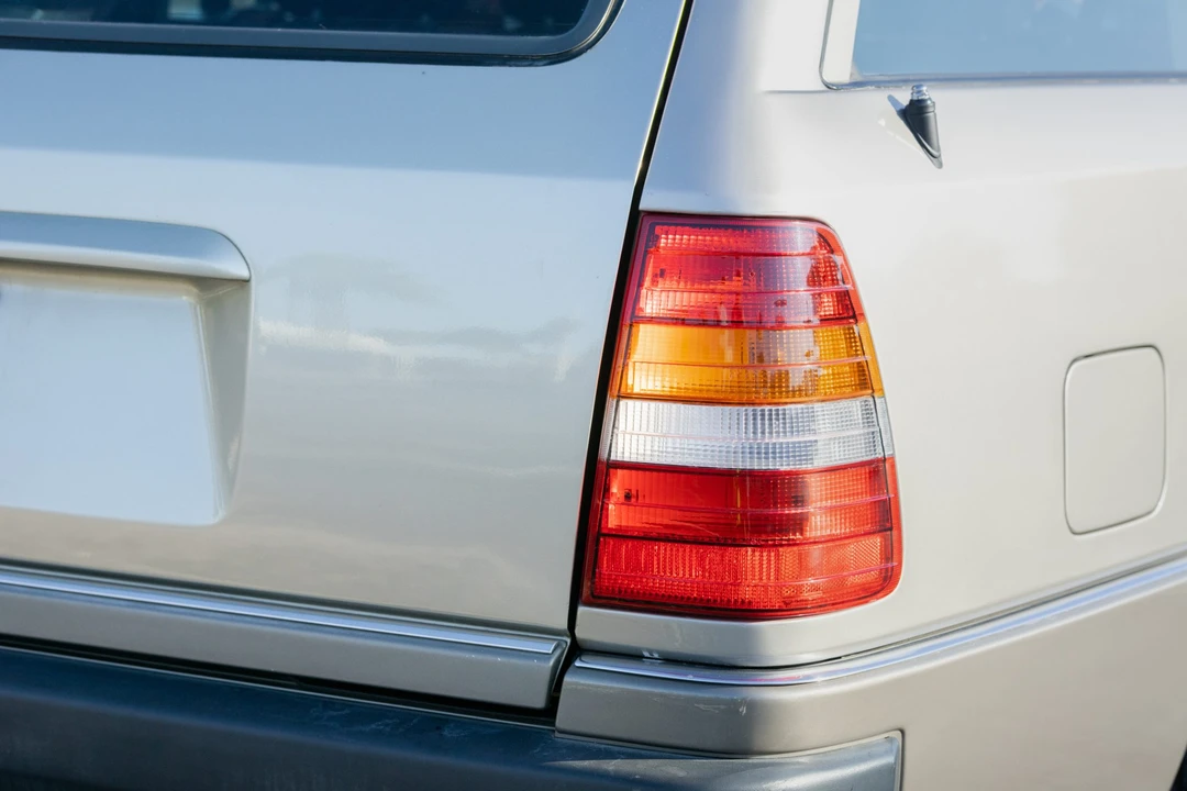 1990 Mercedes-Benz W124 E-Class - Image 17 of 31