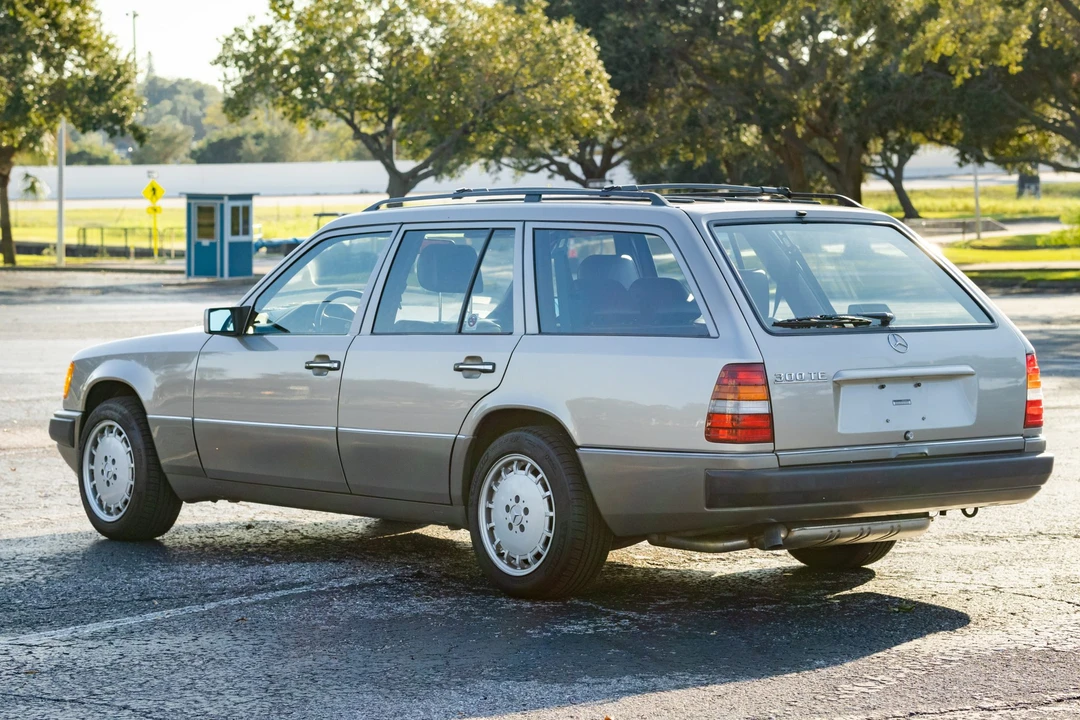 1990 Mercedes-Benz W124 E-Class - Image 8 of 31