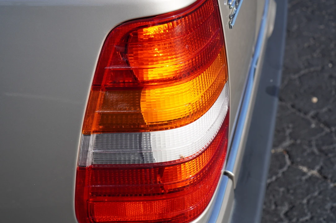 1990 Mercedes-Benz W124 E-Class - Image 18 of 31