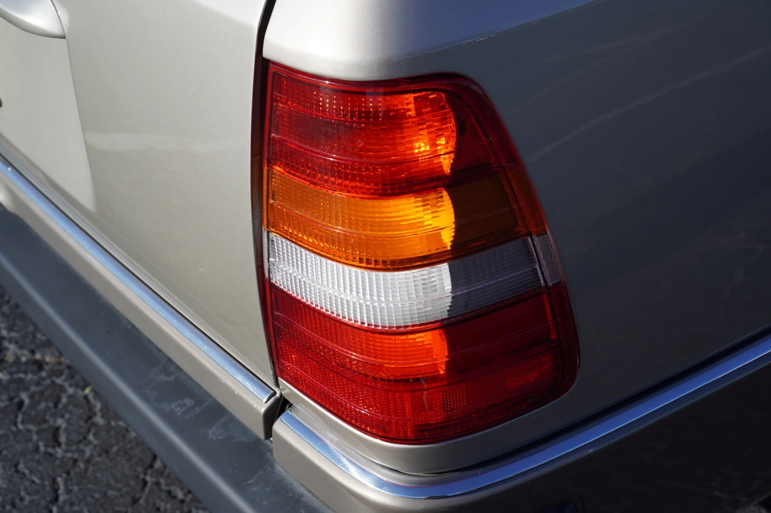 1990 Mercedes-Benz W124 E-Class - Image 19 of 31