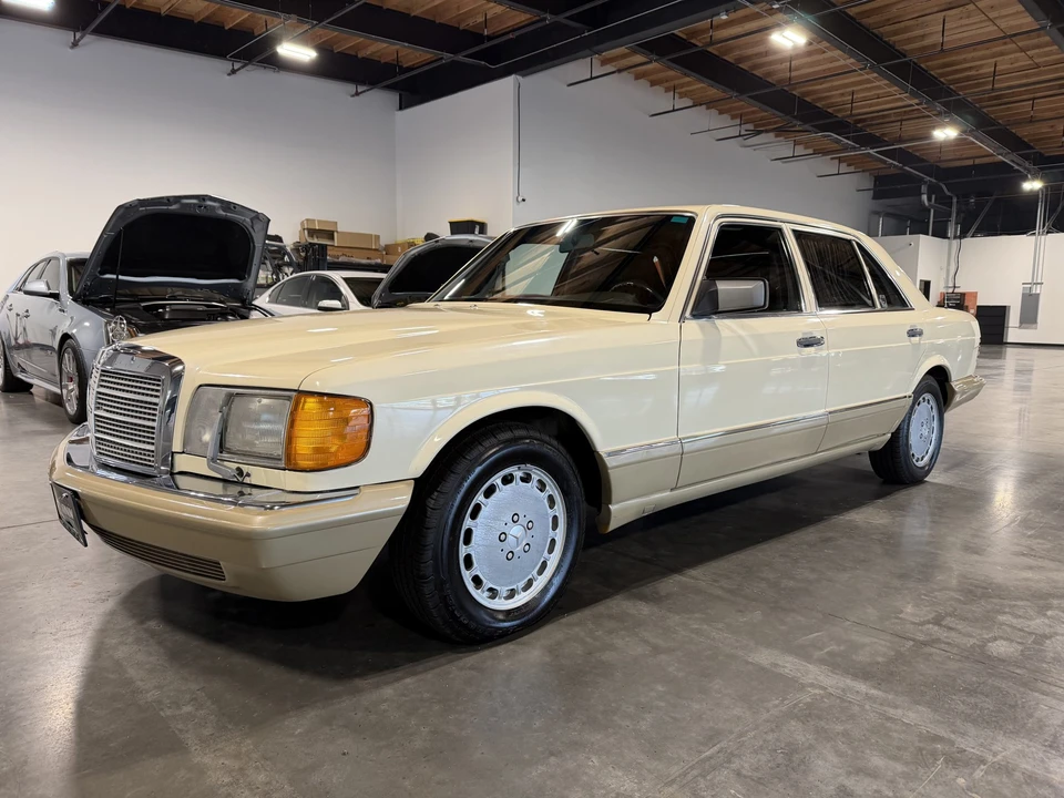 1990 Mercedes-Benz W126 S-Class Sedan - Image 2 of 31