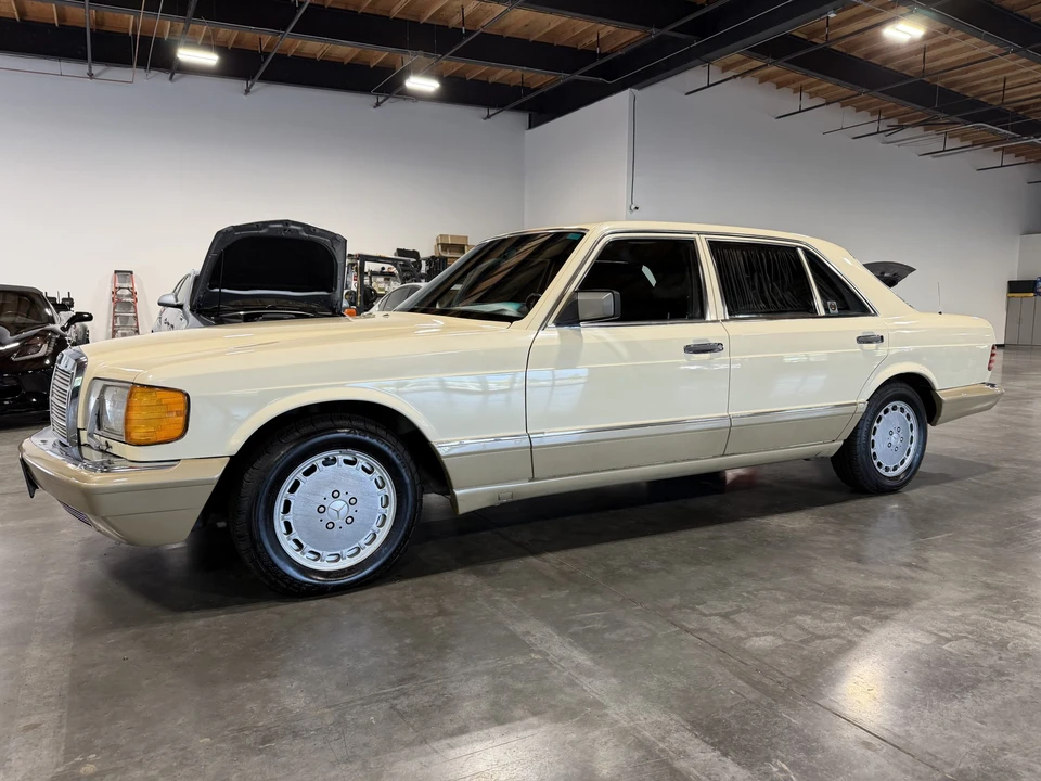 1990 Mercedes-Benz W126 S-Class Sedan - Image 3 of 31