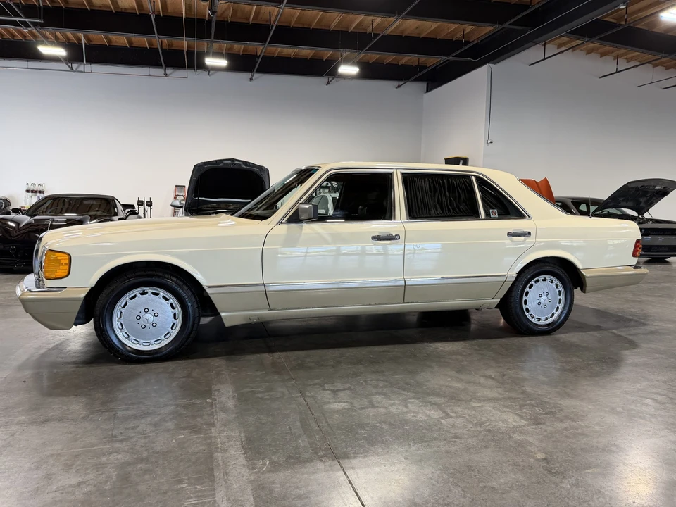 1990 Mercedes-Benz W126 S-Class Sedan - Image 4 of 31