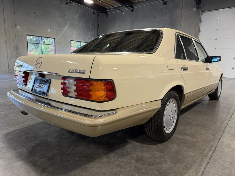 1990 Mercedes-Benz W126 S-Class Sedan - Image 13 of 31