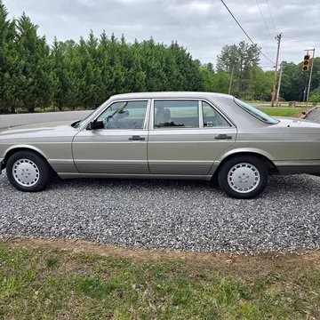 1990 Mercedes-Benz 400 SEL Sedan 4D