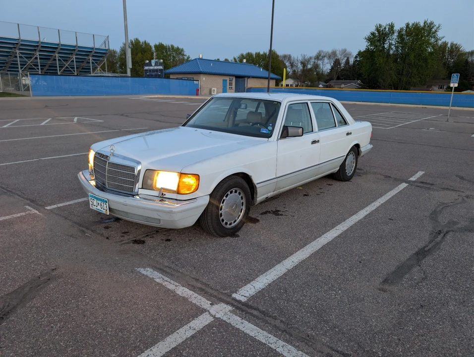 1990 Mercedes-Benz W126 S-Class Sedan - Image 2 of 12