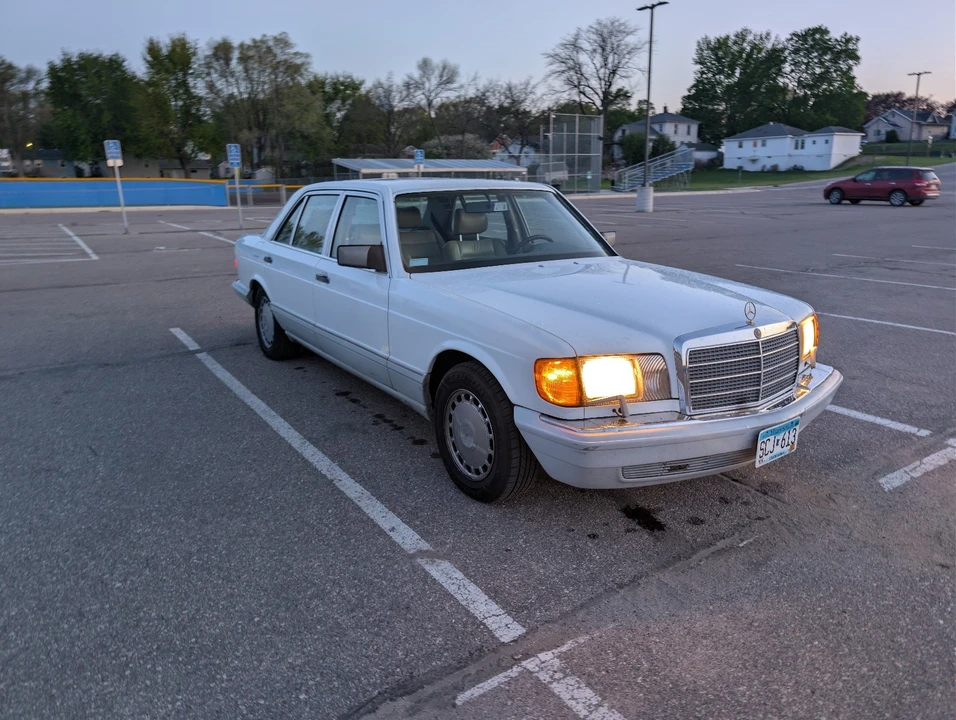 1990 Mercedes-Benz W126 S-Class Sedan - Image 3 of 12