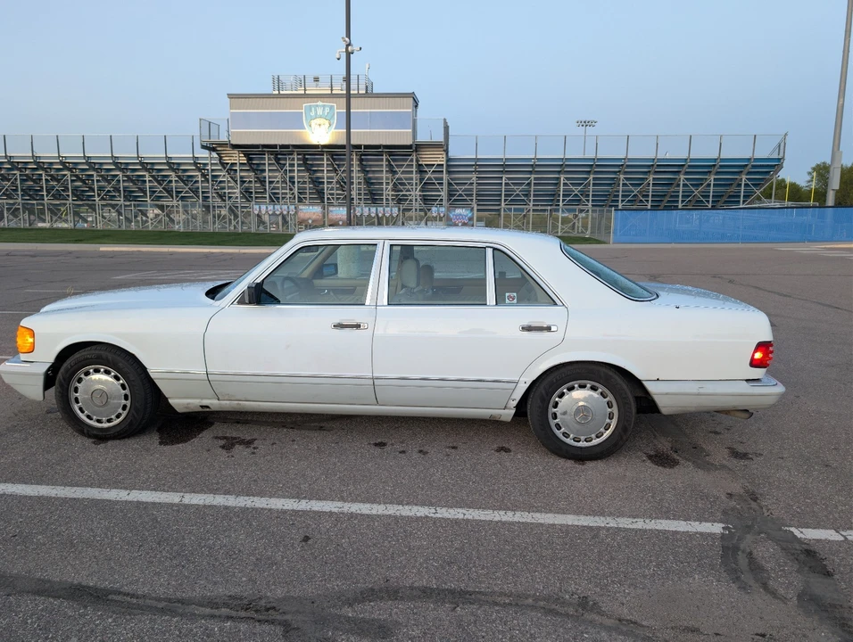 1990 Mercedes-Benz W126 S-Class Sedan - Image 6 of 12