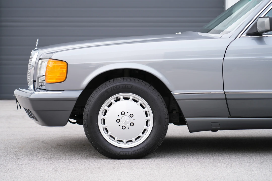 1990 Mercedes-Benz W126 S-Class Sedan - Image 10 of 31
