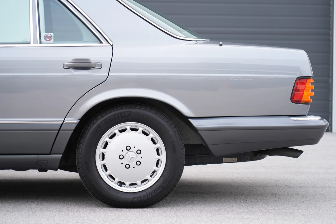 1990 Mercedes-Benz W126 S-Class Sedan - Image 13 of 31