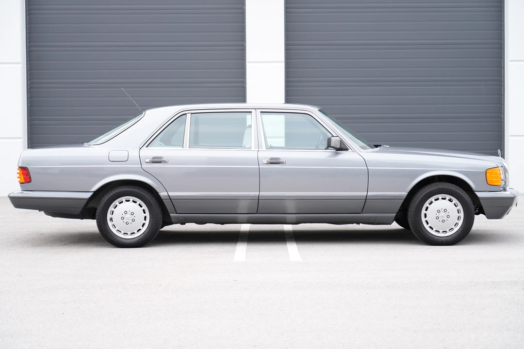 1990 Mercedes-Benz W126 S-Class Sedan - Image 4 of 31