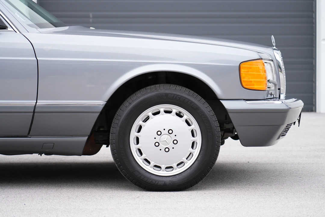 1990 Mercedes-Benz W126 S-Class Sedan - Image 17 of 31