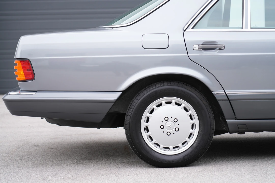 1990 Mercedes-Benz W126 S-Class Sedan - Image 14 of 31
