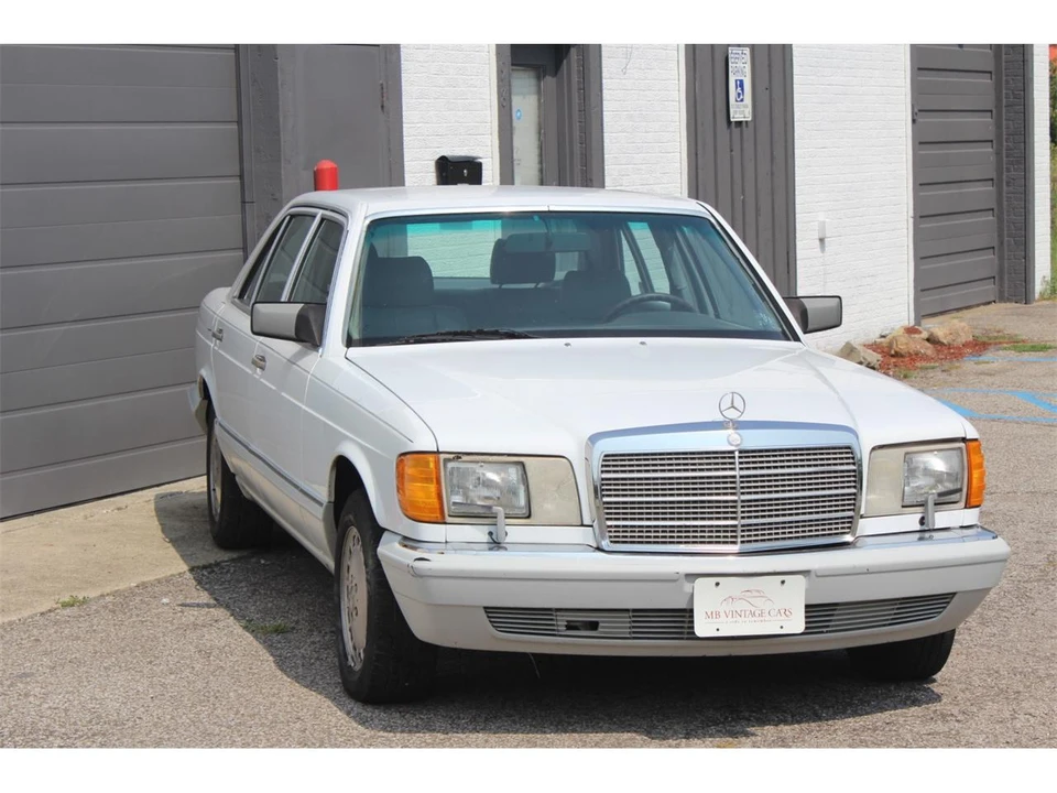 1990 Mercedes-Benz W126 S-Class Sedan - Image 2 of 31