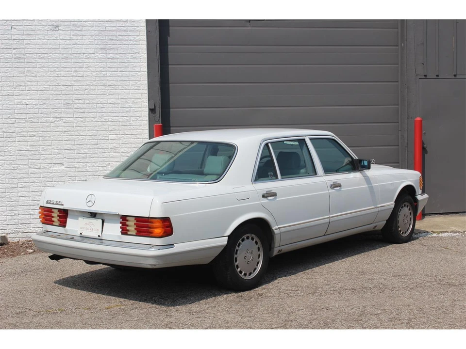 1990 Mercedes-Benz W126 S-Class Sedan - Image 4 of 31