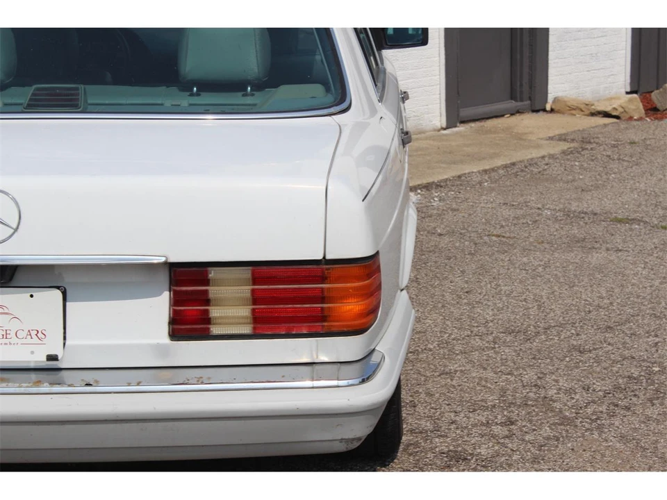 1990 Mercedes-Benz W126 S-Class Sedan - Image 10 of 31