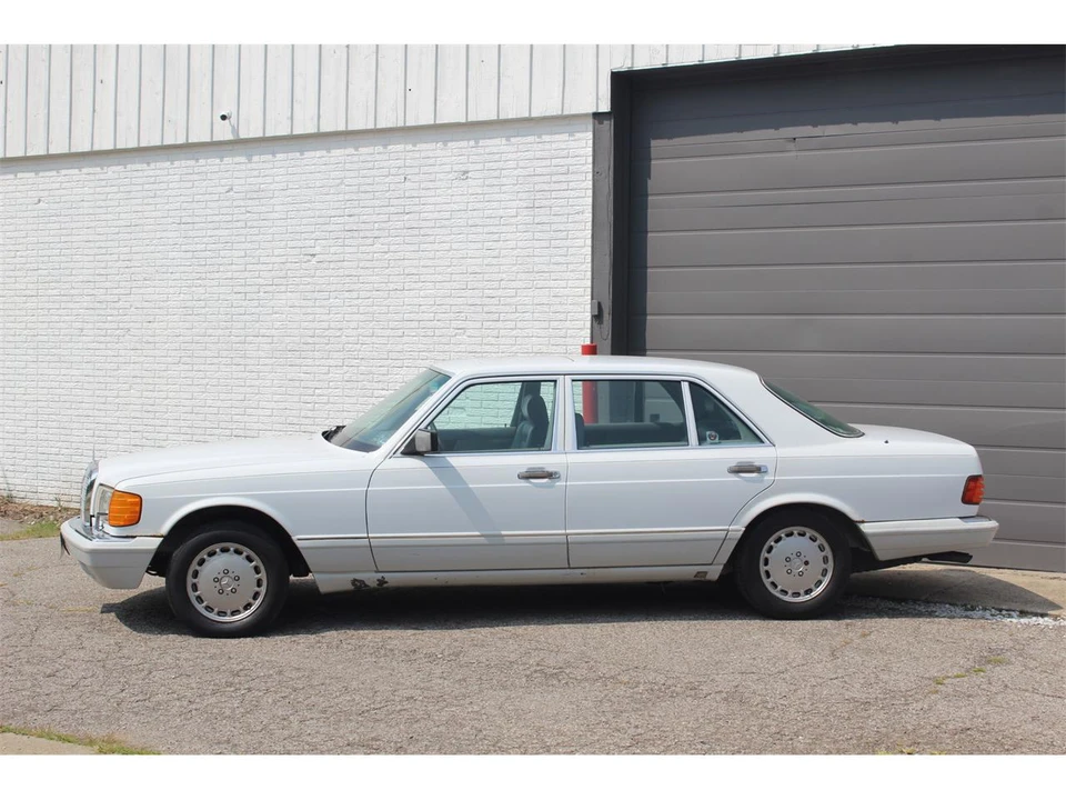 1990 Mercedes-Benz W126 S-Class Sedan - Image 11 of 31