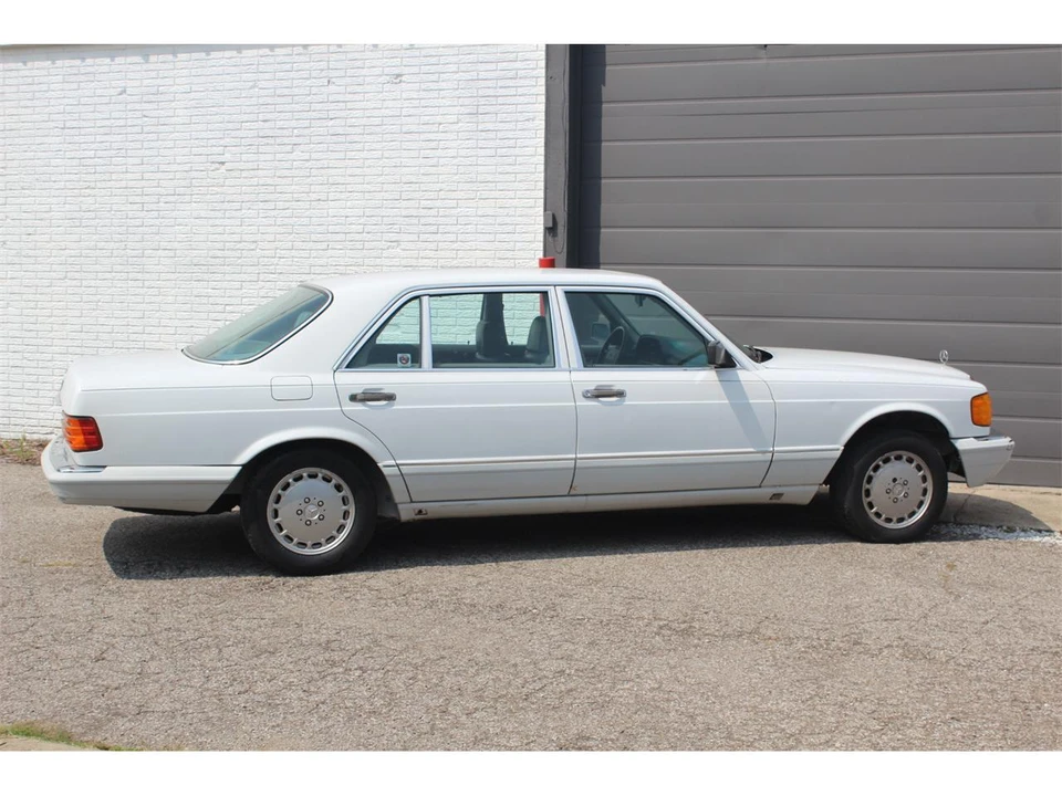 1990 Mercedes-Benz W126 S-Class Sedan - Image 12 of 31