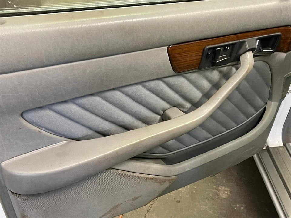1990 Mercedes-Benz W126 S-Class Sedan - Image 19 of 31