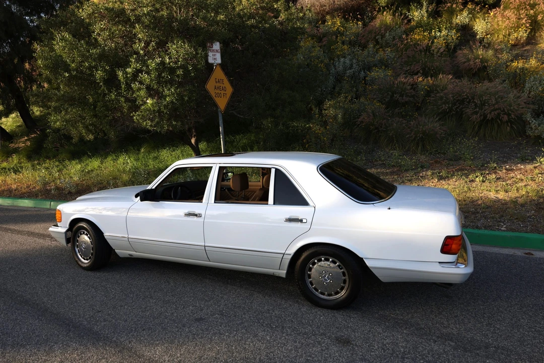 1990 Mercedes-Benz W126 S-Class Sedan - Image 30 of 31