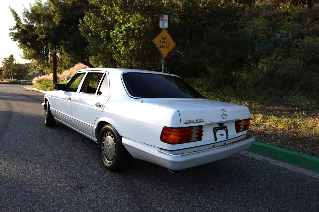 1990 Mercedes-Benz W126 S-Class Sedan - Image 27 of 31