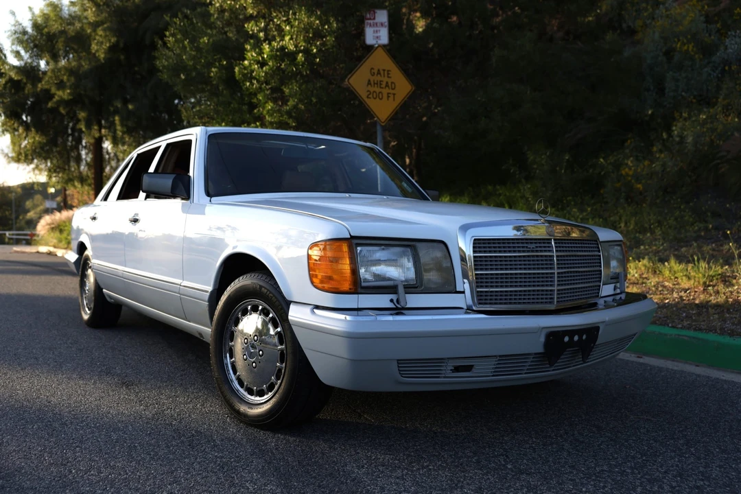 1990 Mercedes-Benz W126 S-Class Sedan - Image 4 of 31