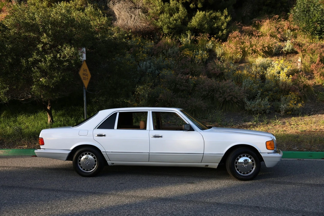 1990 Mercedes-Benz W126 S-Class Sedan - Image 13 of 31