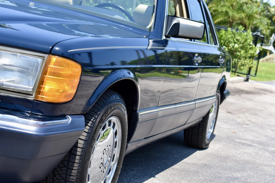 1990 Mercedes-Benz W126 S-Class Sedan - Image 30 of 31