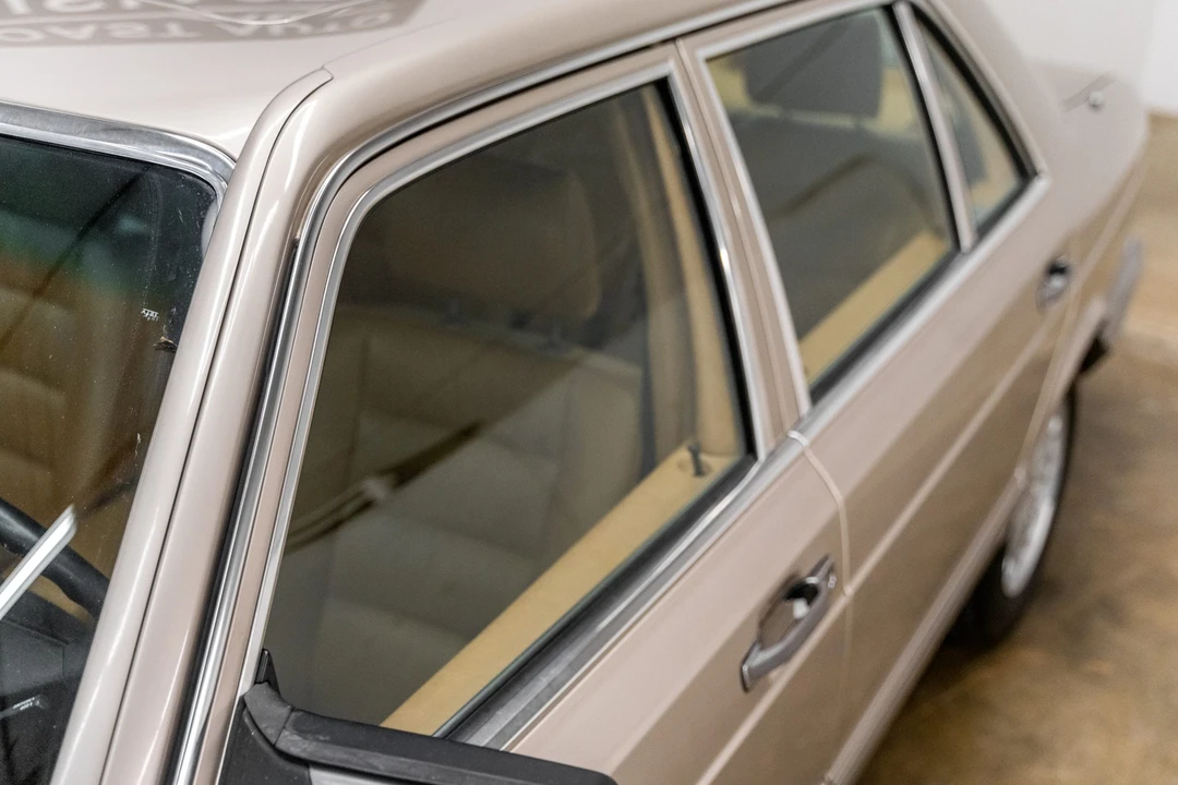 1990 Mercedes-Benz W126 S-Class Sedan - Image 18 of 31