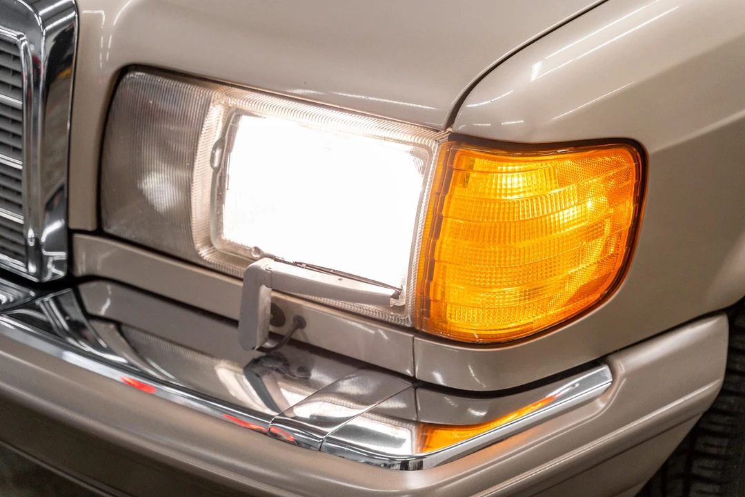 1990 Mercedes-Benz W126 S-Class Sedan - Image 15 of 31