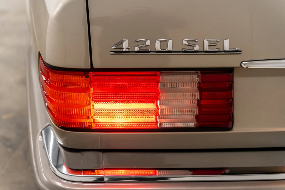 1990 Mercedes-Benz W126 S-Class Sedan - Image 31 of 31