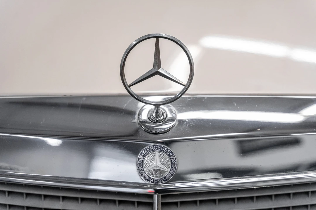 1990 Mercedes-Benz W126 S-Class Sedan - Image 13 of 31