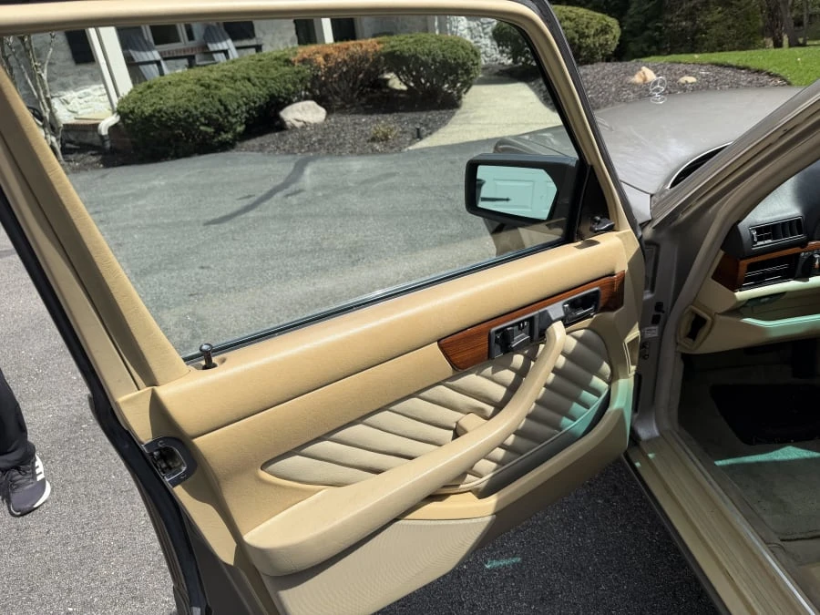 1990 Mercedes-Benz W126 S-Class Sedan - Image 10 of 13